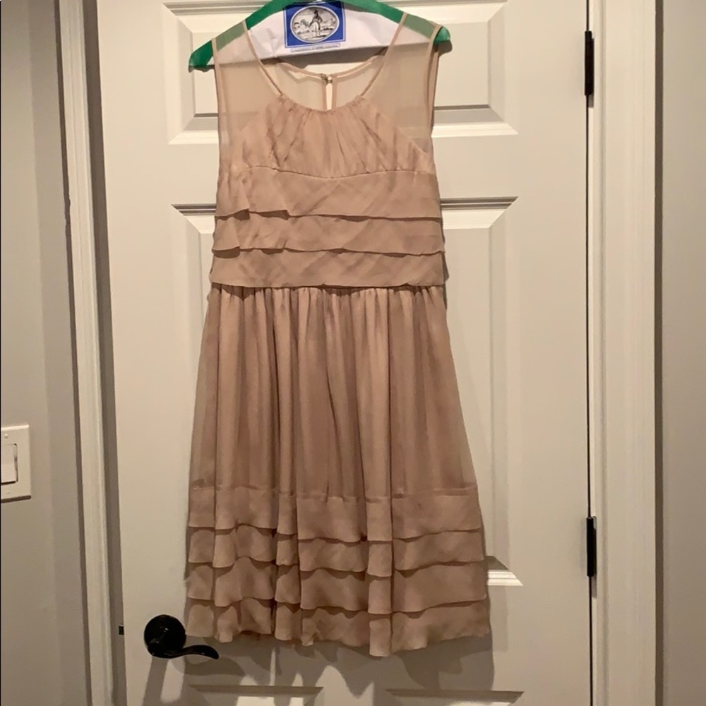 Gorgeous dress!! Very flattering!